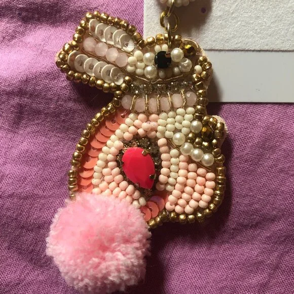 NWT hand beaded pink beaded Easter bunny earrings - Picture 5 of 6
